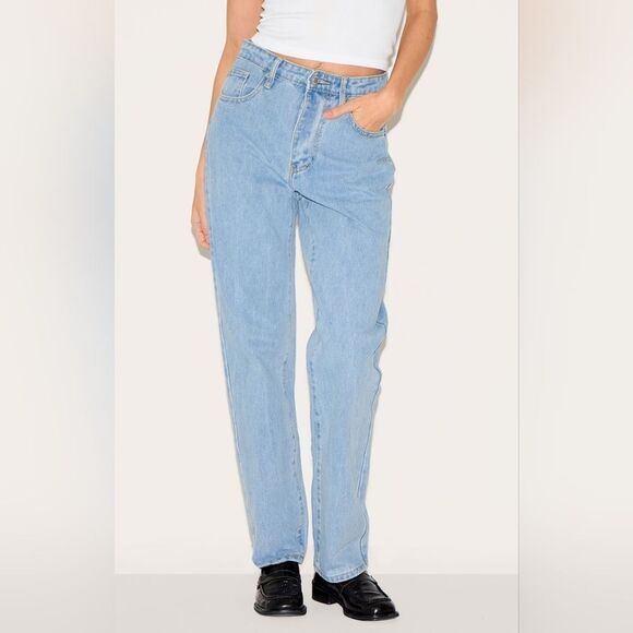 NWT PRETTYLITTLETHING Light Blue Wash High Waist Straight Leg Jeans - Picture 4 of 6